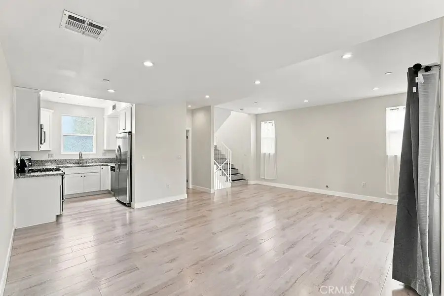 15340 Lassen, San Fernando Valley, CA 91345 - #3