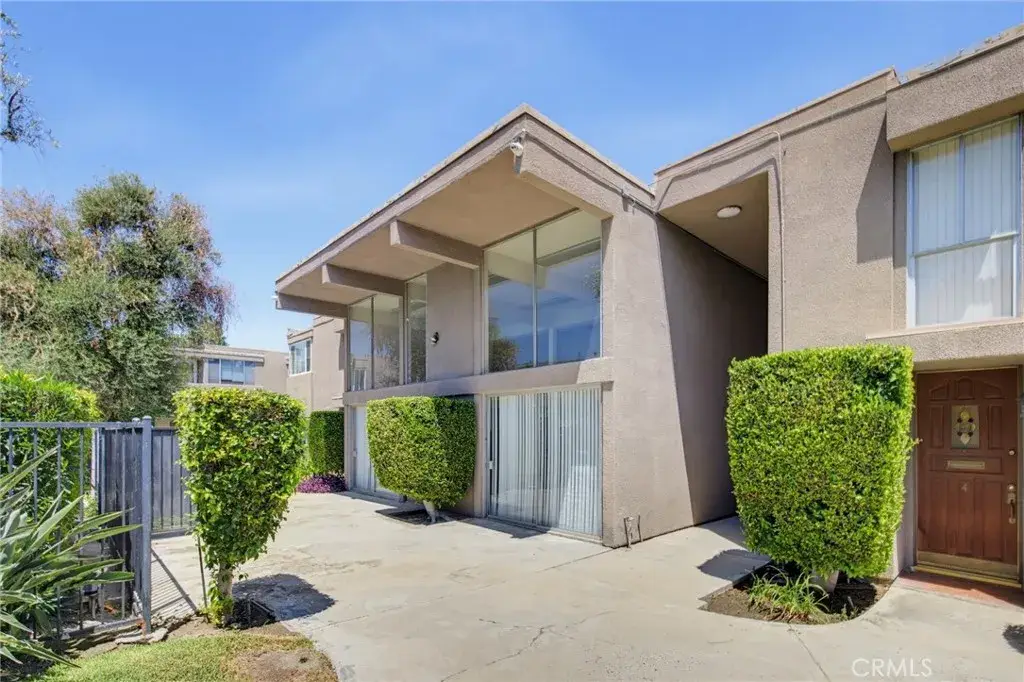 18134 Killion Street #4, Tarzana, CA 91356 - #1