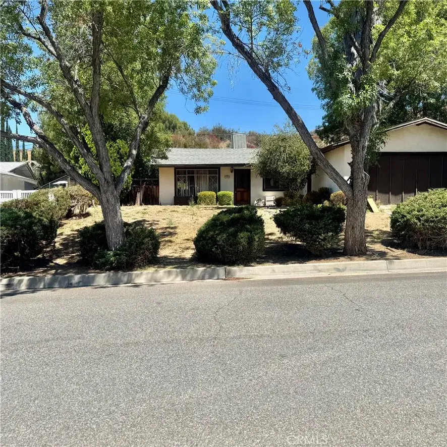 22465 Los Rogues, Saugus, CA 91350 - #1
