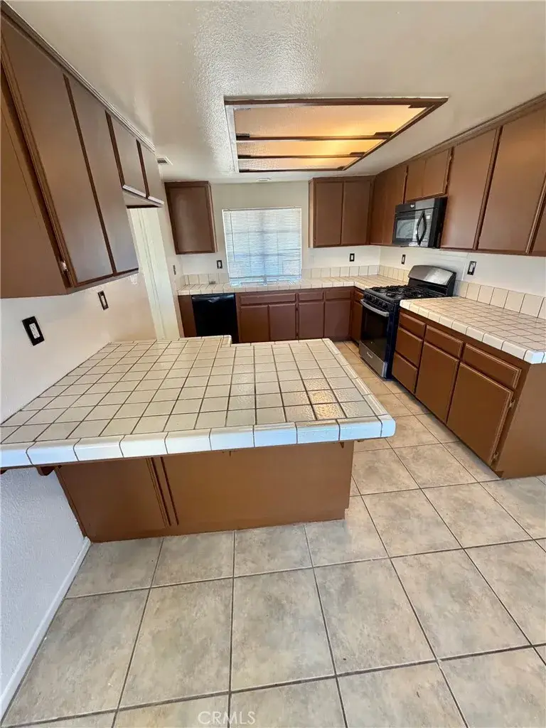 39355 169th East, Lake Los Angeles, CA 93591 - #3