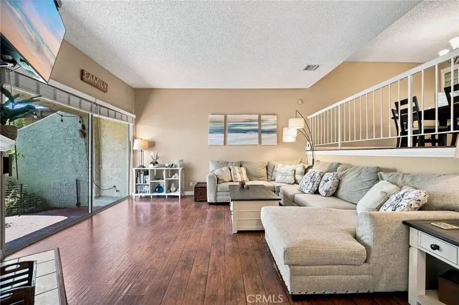 18360 Collins Street #L, Tarzana, CA 91356 - #2