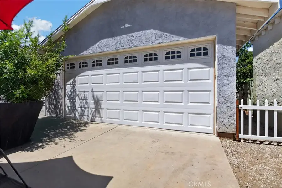 18809 Vanowen, Reseda, CA 91335 - #2