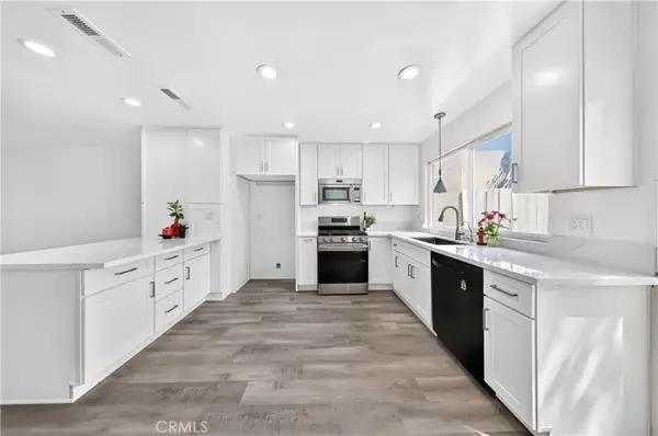 16733 Parthenia Street #5, Northridge, CA 91343