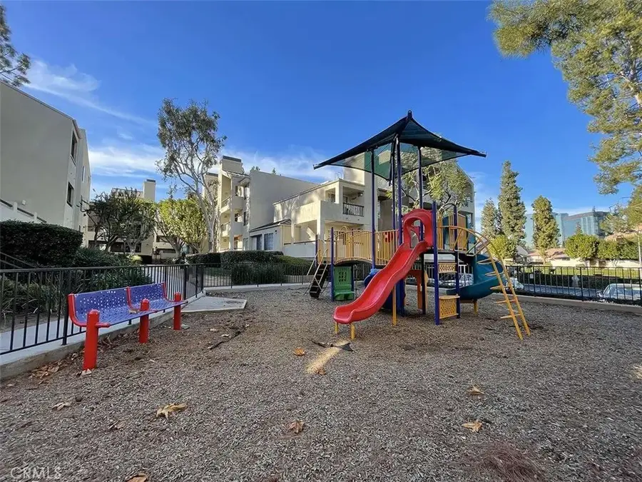 5500 Owensmouth #218, Woodland Hills, CA 91367 - #2