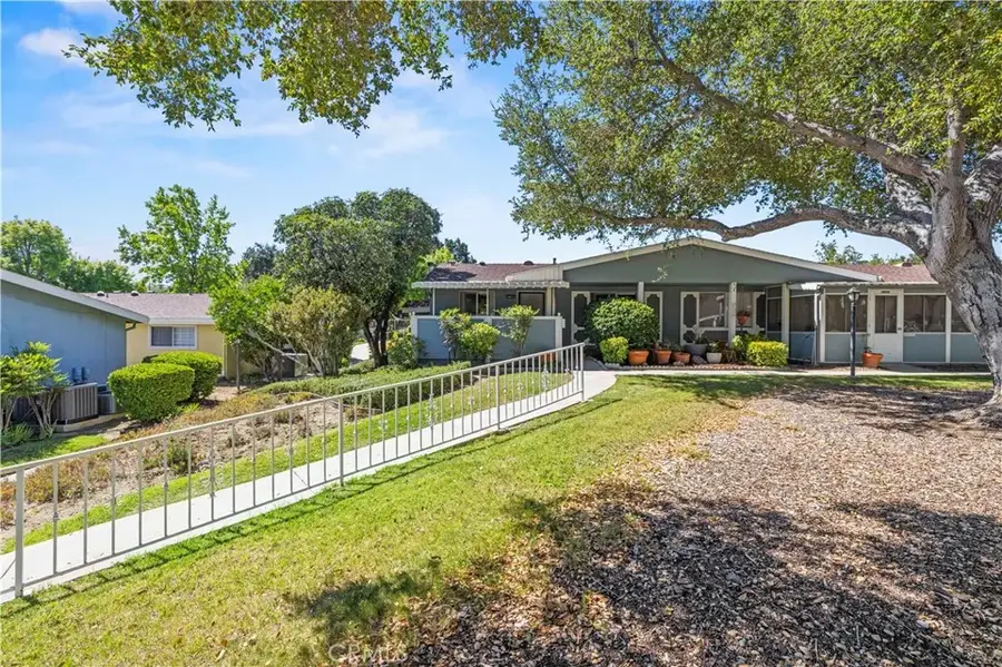19231 Avenue Of The Oaks #A, Newhall, CA 91321 - #2