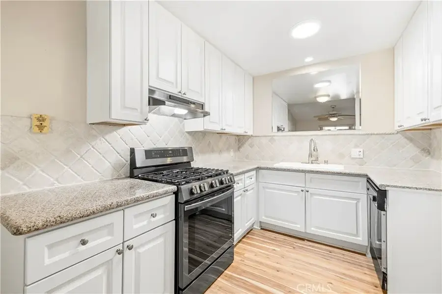 19231 Avenue Of The Oaks #A, Newhall, CA 91321 - #3