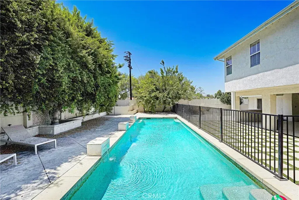 22450 Collins, Woodland Hills, CA 91367 - #1