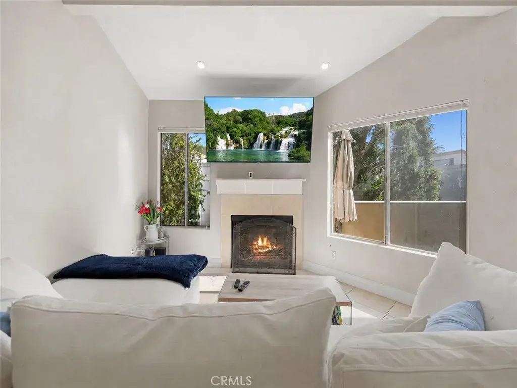 18408 Hatteras Street, Tarzana, CA 91356 - #1