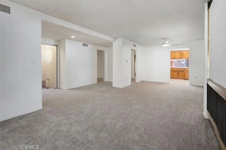 26838 Avenue Of The Oaks #c, Newhall, CA 91321 - #3