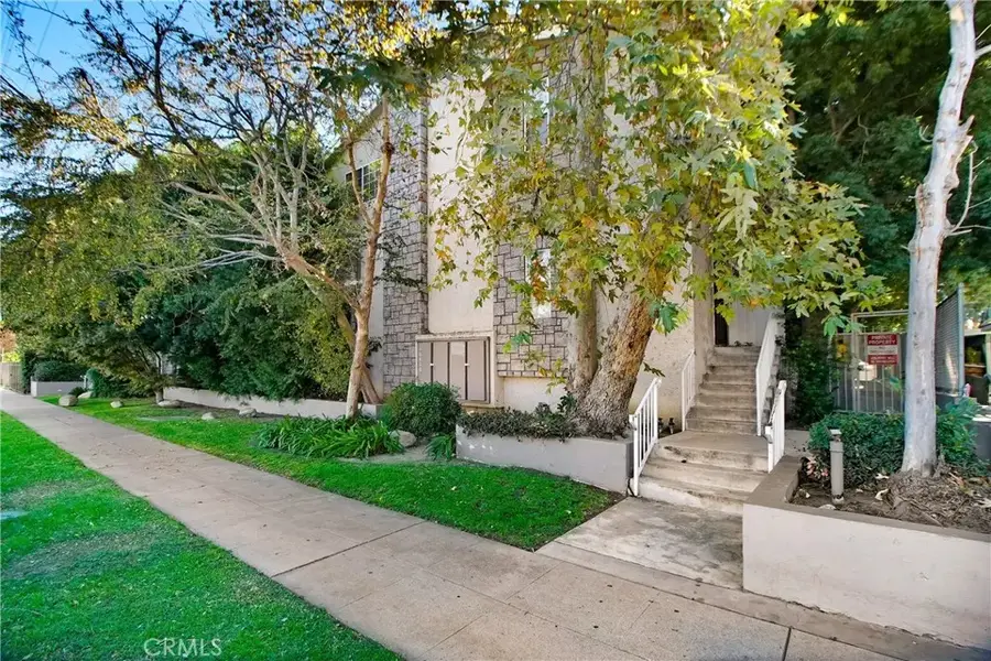 16800 Saticoy #4, Lake Balboa, CA 91406 - #2