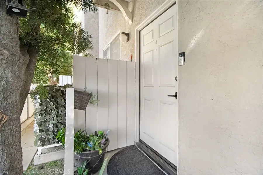 16800 Saticoy #4, Lake Balboa, CA 91406 - #3
