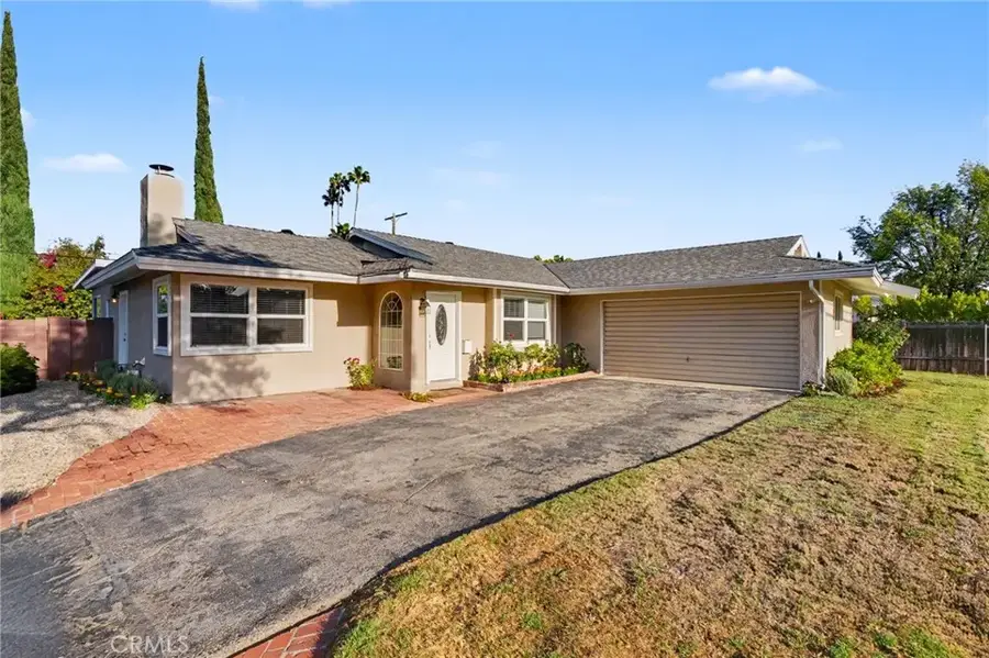 23142 Strathern, Canoga Park, CA 91304 - #2