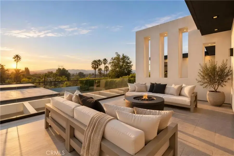 4940 Brewster Drive, Tarzana, CA 91356 - #2