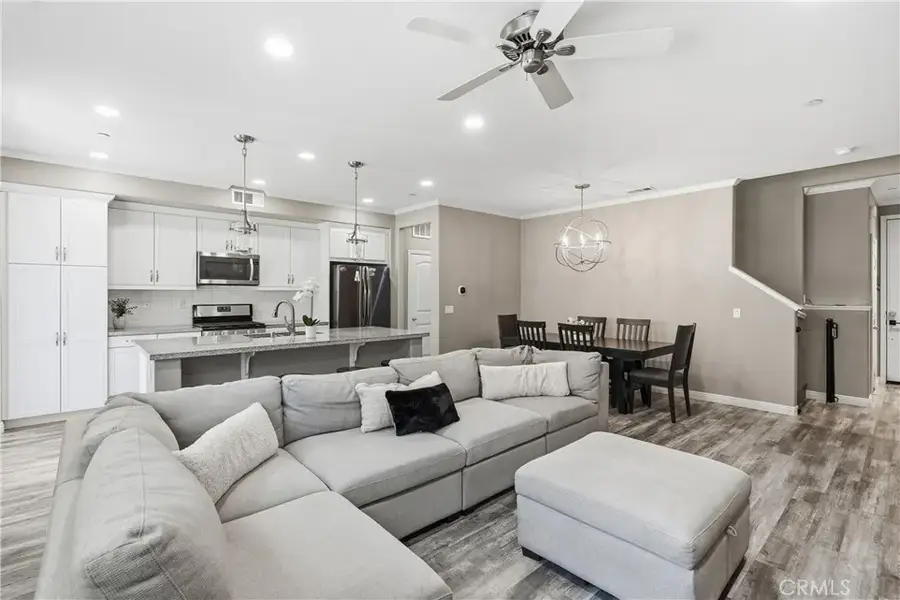 22077 Barrington, Saugus, CA 91350 - #3