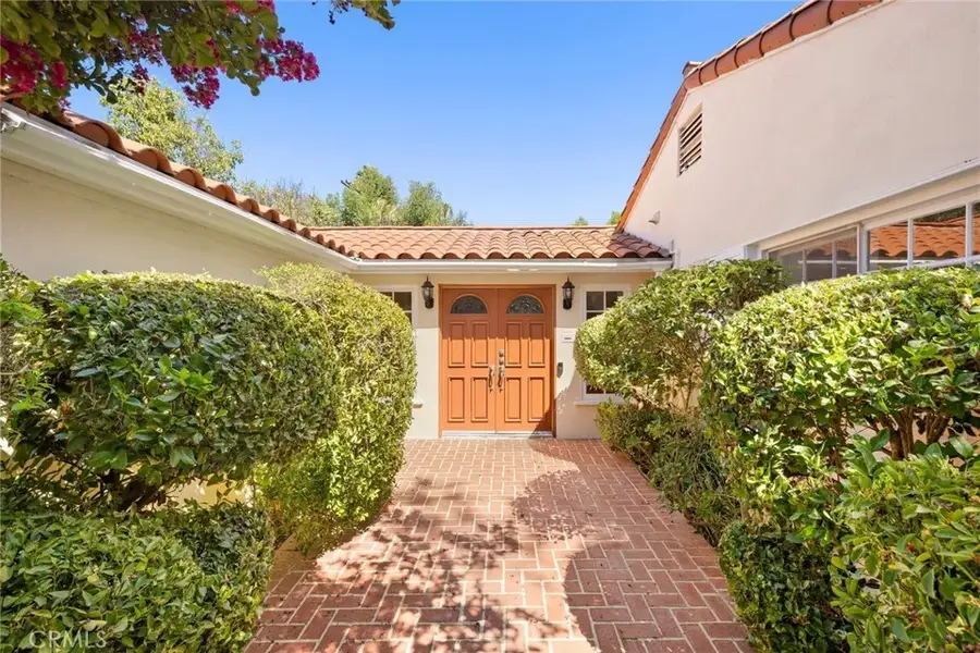 5220 Collier Place, Woodland Hills, CA 91356 - #2