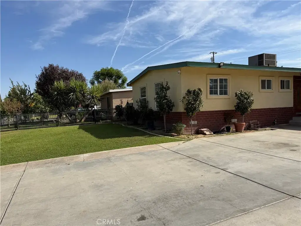 2601 Dore Drive, Bakersfield, CA 93304 - #1