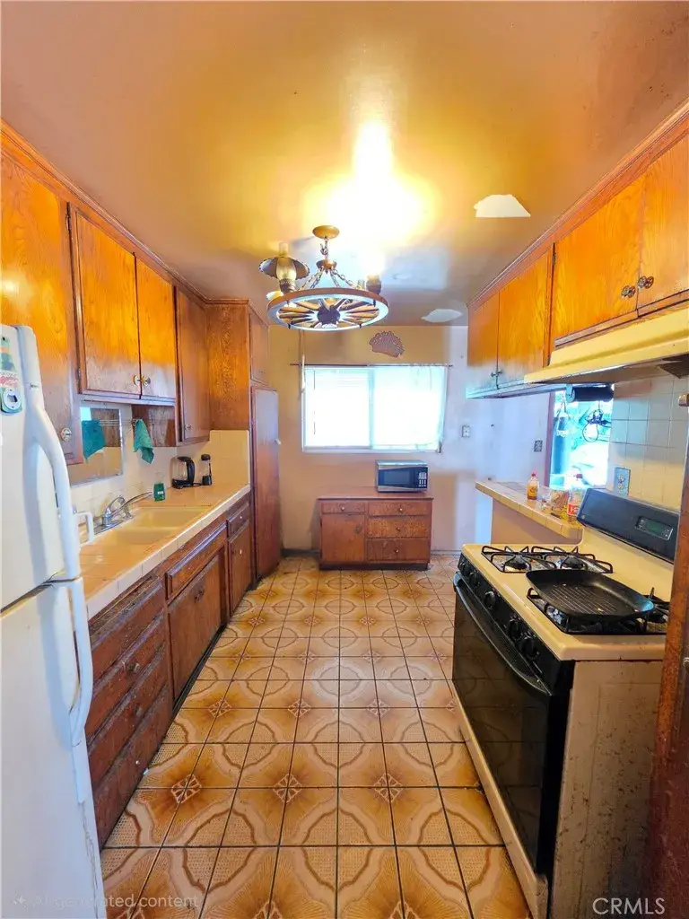12933 Goleta, Pacoima, CA 91331 - #2