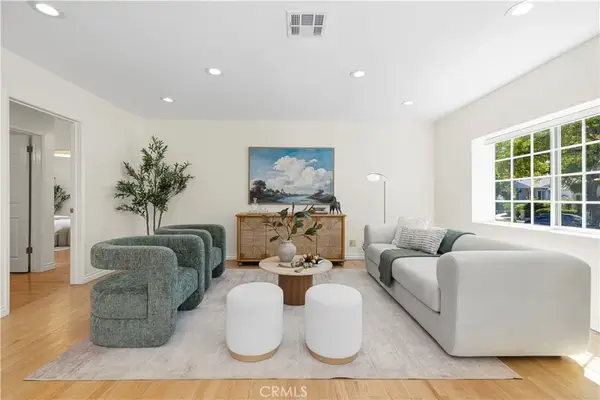 17621 Collins Street, Encino, CA 91316