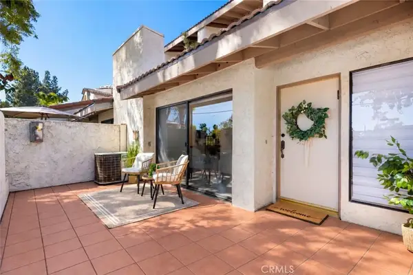 6021 Lindley Avenue #12, Tarzana, CA 91356