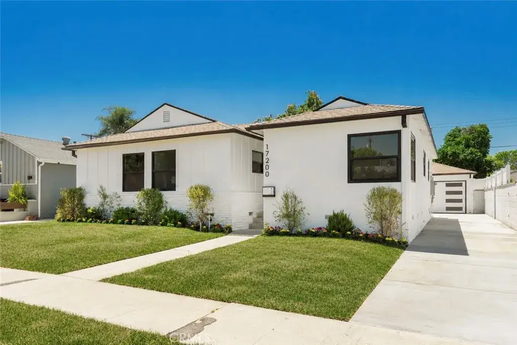 17200 Lanark Street, Lake Balboa, CA 91406 - #1