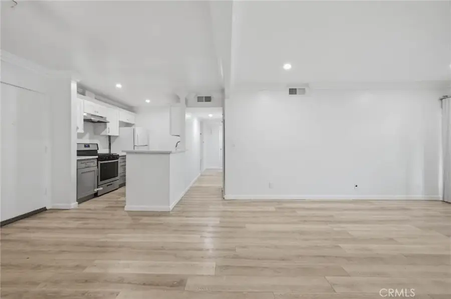 18620 Hatteras Street #206, Tarzana, CA 91356 - #2