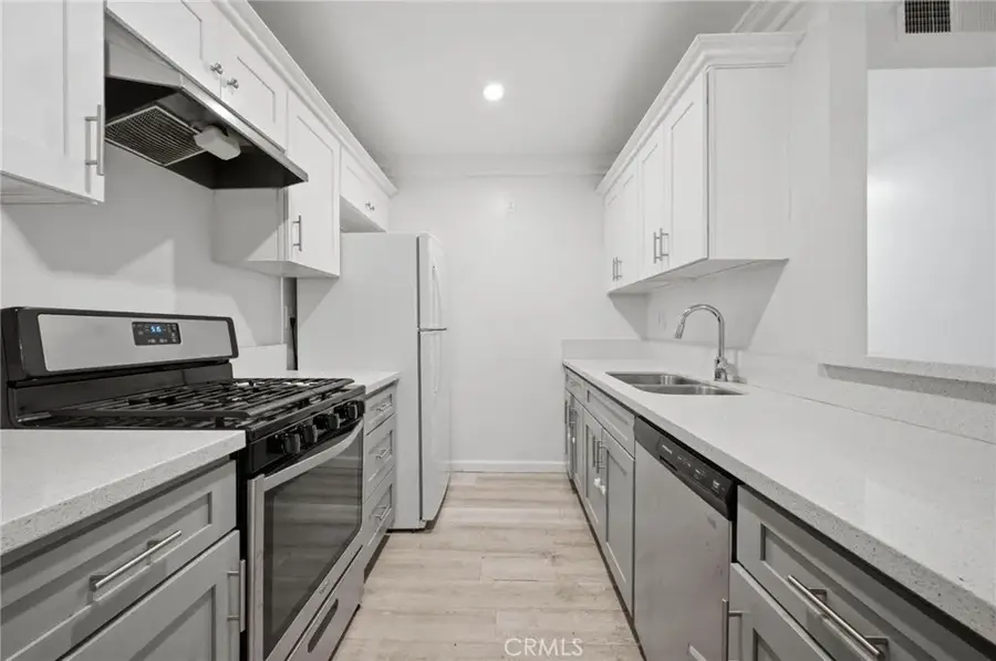 18620 Hatteras Street #206, Tarzana, CA 91356 - #3