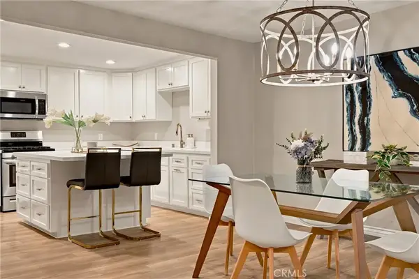 18324 Clark #110, Tarzana, CA 91356