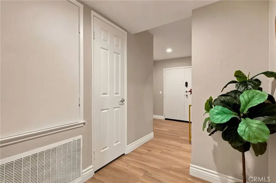 18324 Clark #110, Tarzana, CA 91356 - #3
