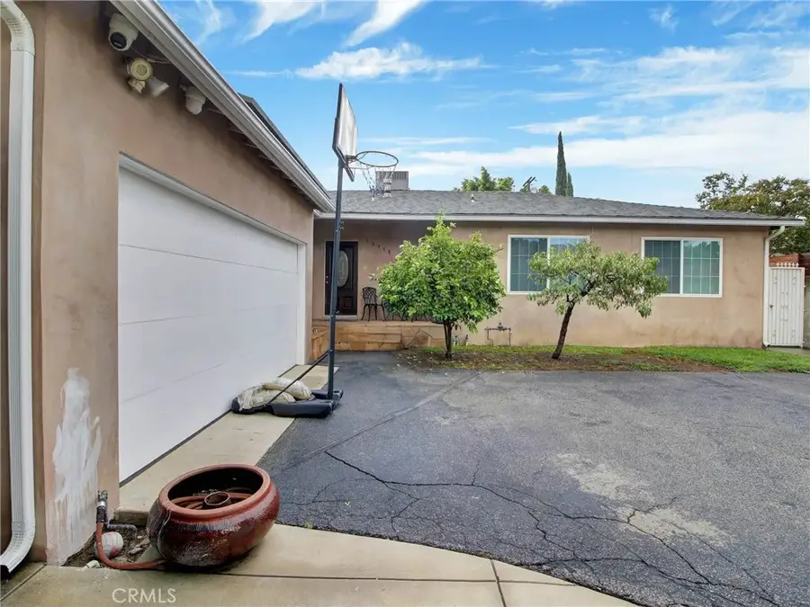 13448 Hart Street, Valley Glen, CA 91405 - #3