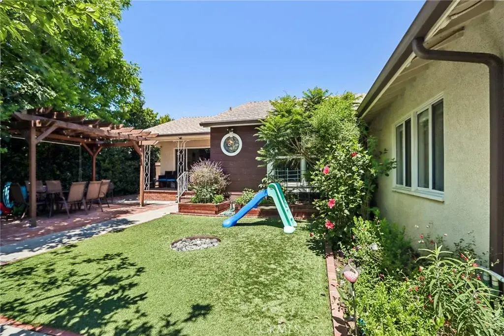 18937 Sylvan Street, Tarzana, CA 91335 - #1