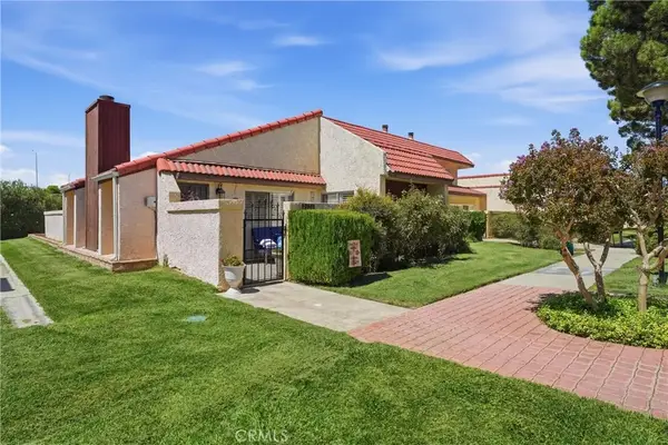 2124 El Domingo Circle #13, Lancaster, CA 93536