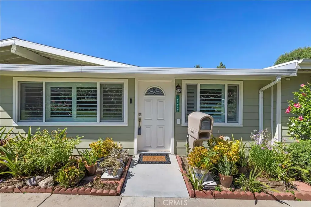 19204 Avenue Of The Oaks #B, Newhall, CA 91321 - #1
