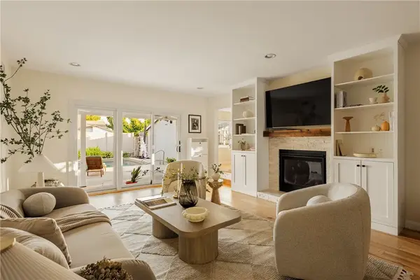 23642 Oxnard, Woodland Hills, CA 91367