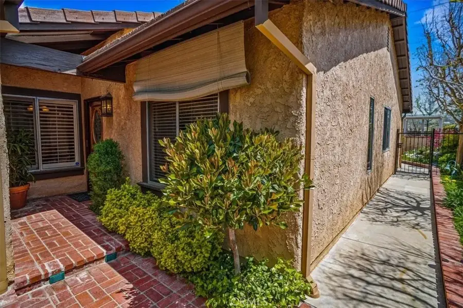 25628 Alicante, Valencia, CA 91355 - #3