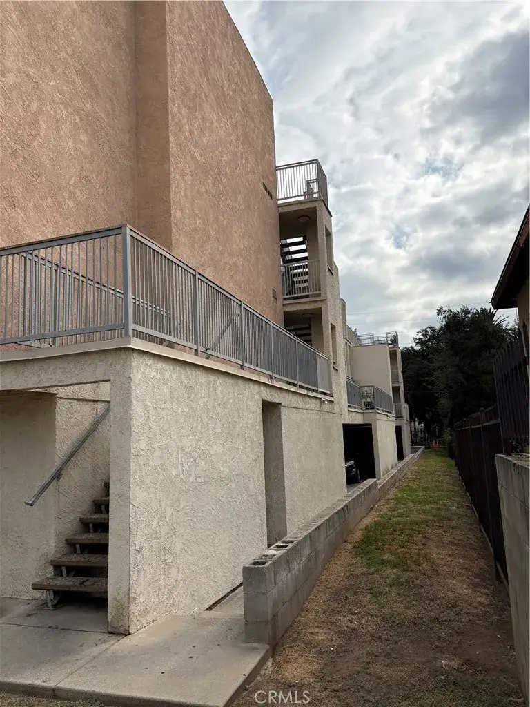 1095 N Raymond, Pasadena, CA 91103 - #3
