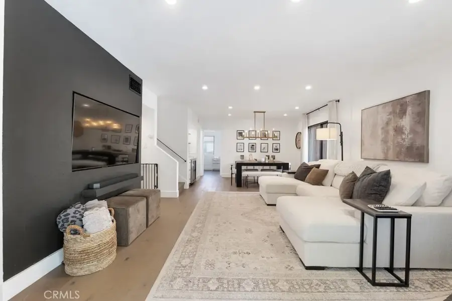 21931 Burbank Boulevard #25, Woodland Hills, CA 91367 - #3