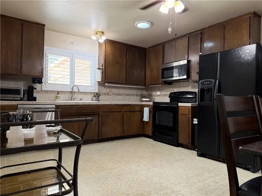 2005 Avondale, Bakersfield, CA 93306 - #3