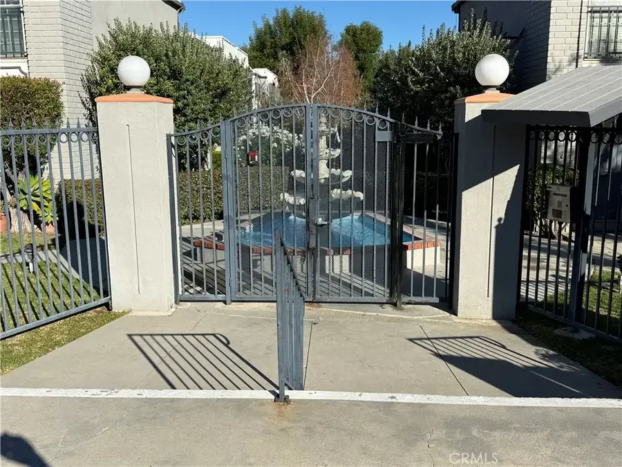 22049 Oxnard, Woodland Hills, CA 91367 - #2
