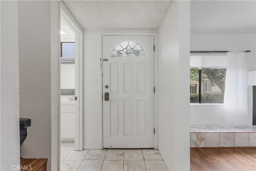 6746 Encino Avenue #2, Lake Balboa, CA 91406 - #2