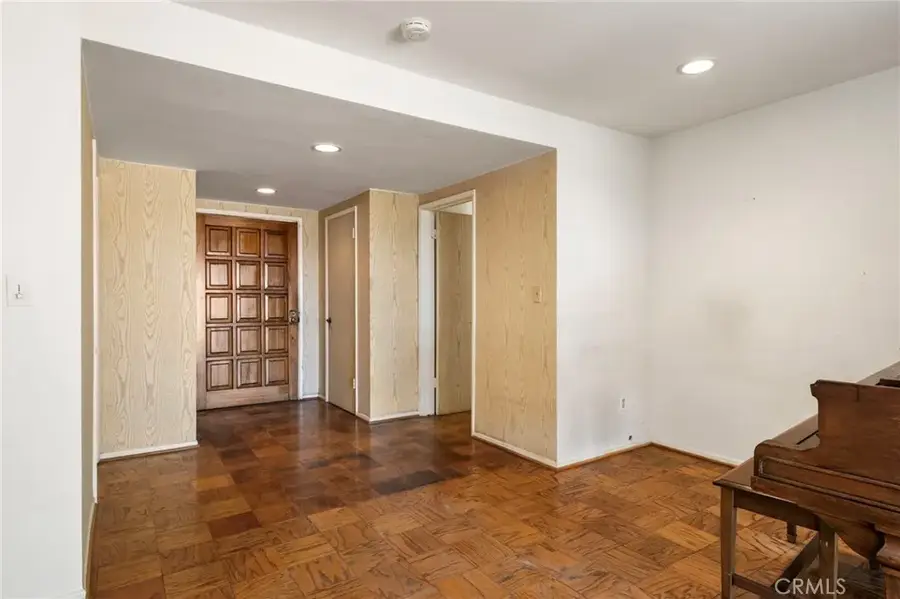 12324 Woodley, Granada Hills, CA 91344 - #3