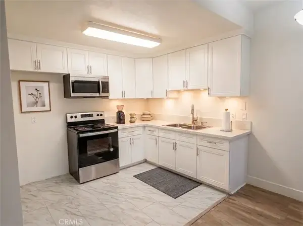 6815 Remmet #109, Canoga Park, CA 91303