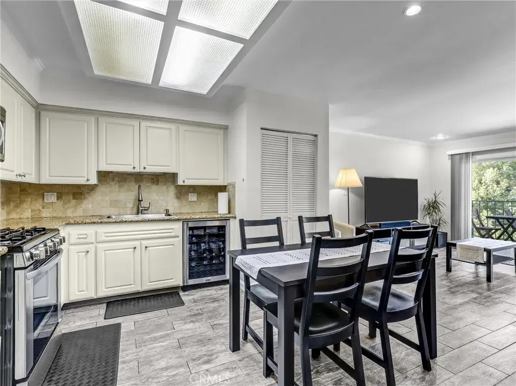 500 E Jackson Place East #302, Glendale, CA 91206 - #1