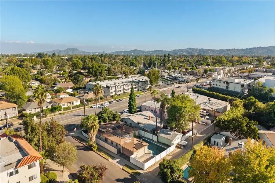 6059 Woodman, Van Nuys, CA 91401 - #2
