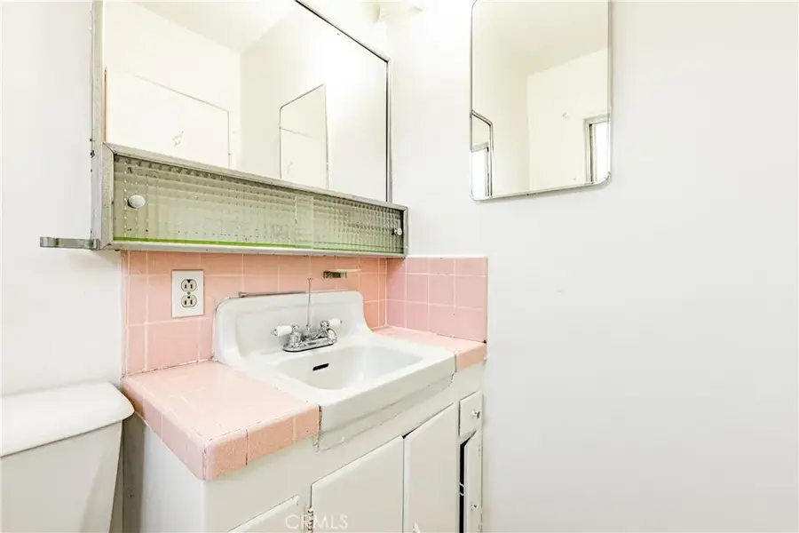 12124 Anderberg Avenue, Downey, CA 90242 - Image #2