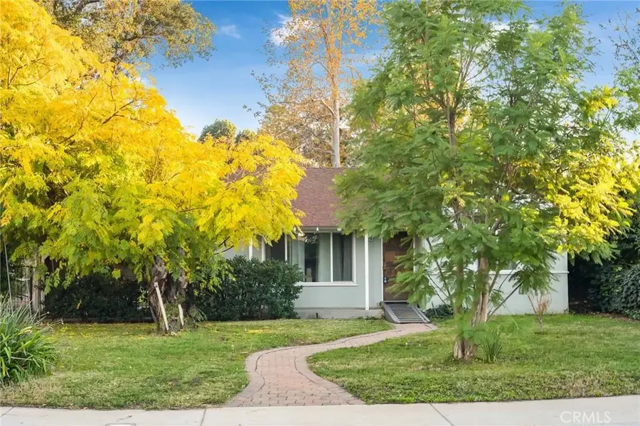 17806 Erwin St, Encino, CA 91316 - Image #2