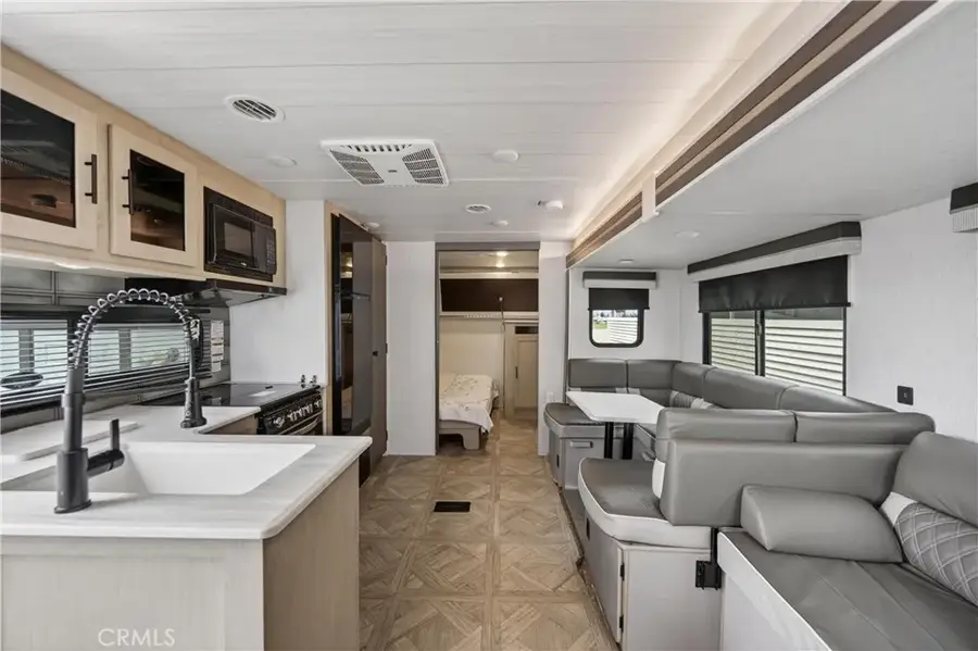 1295 S Cawston Ave, Hemet, CA 92545 - #3