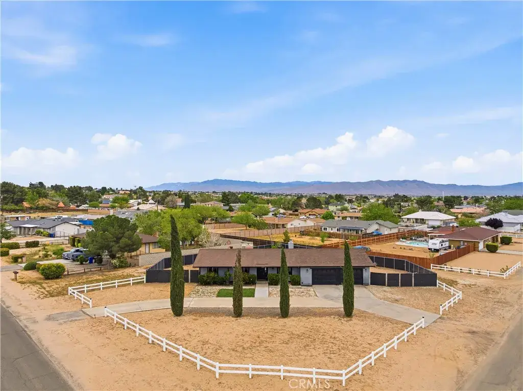 19125 Shoshonee Road, Apple Valley, CA 92307 - #1