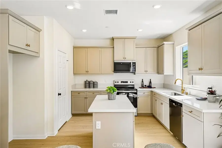 884 Porta Marina Lane, Lake Elsinore, CA 92530 - #2
