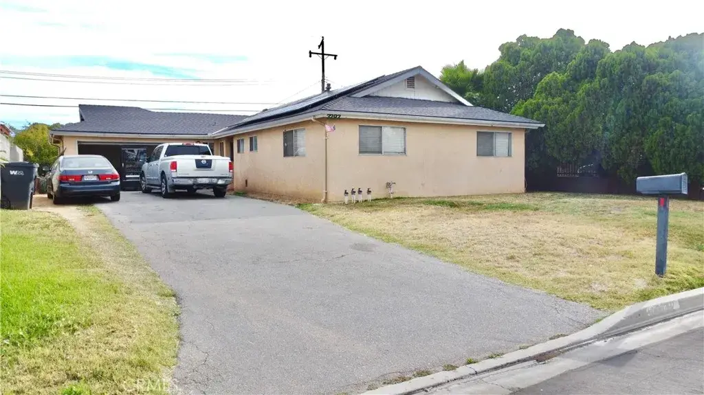3292 Debbie Lane, Riverside, CA 92501 - #1