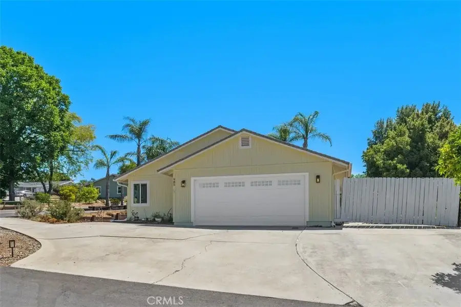 985 N Main, Fallbrook, CA 92028 - #2